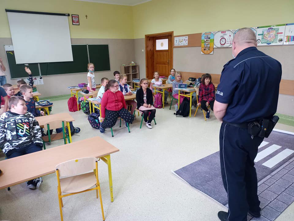 Lekcja bezpieczeństwa w Szkole Podstawowej w Rzekuniu - zdjęcie #3 - eOstroleka.pl