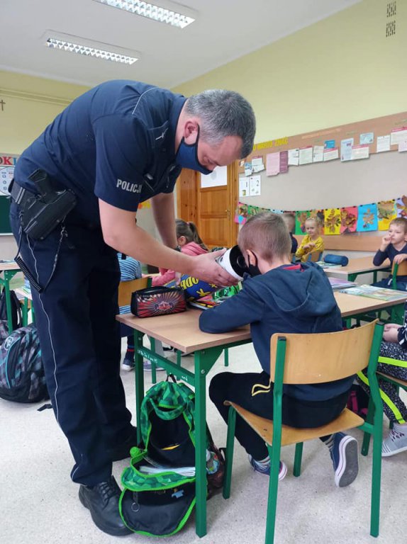 Lekcja bezpieczeństwa w Szkole Podstawowej w Rzekuniu - zdjęcie #5 - eOstroleka.pl