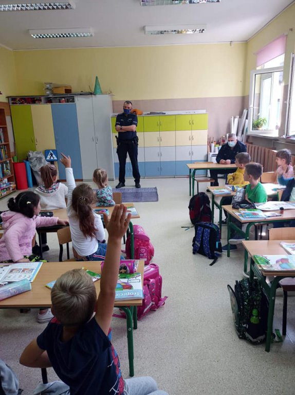 Lekcja bezpieczeństwa w Szkole Podstawowej w Rzekuniu - zdjęcie #7 - eOstroleka.pl