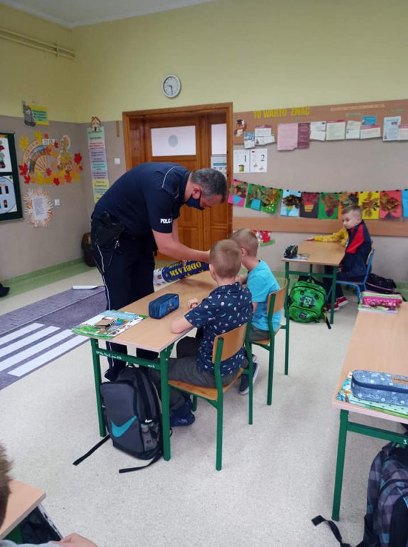 Lekcja bezpieczeństwa w Szkole Podstawowej w Rzekuniu - zdjęcie #8 - eOstroleka.pl