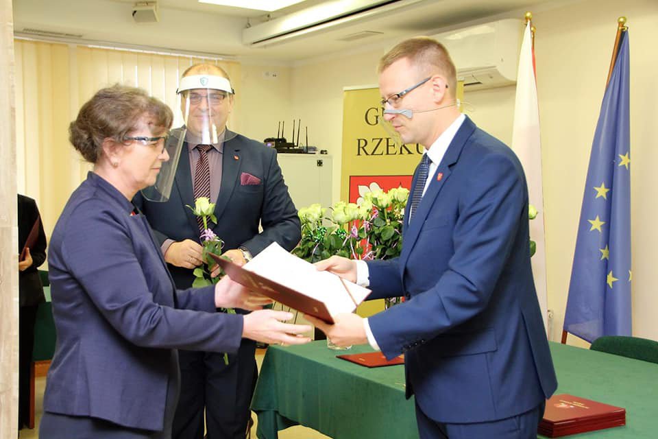 Rzekuń. Nagrody wójta z okazji Dnia Edukacji Narodowej - zdjęcie #2 - eOstroleka.pl