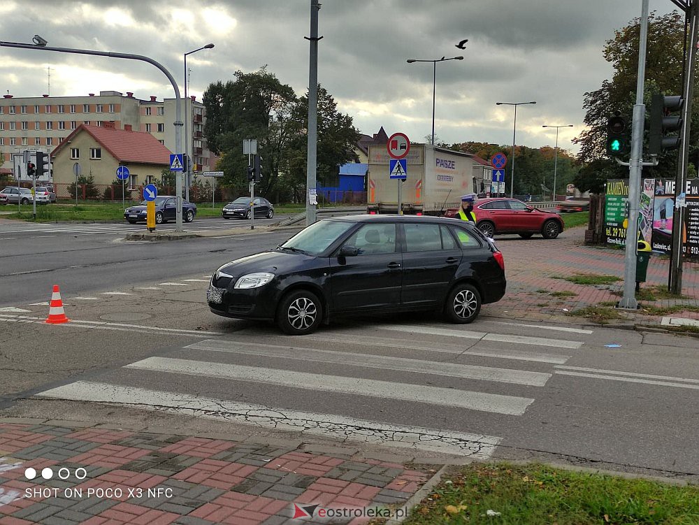 Wypadek na skrzyżowaniu Alei Wojska Polskiego z Witosa [19.10.2020] - zdjęcie #11 - eOstroleka.pl