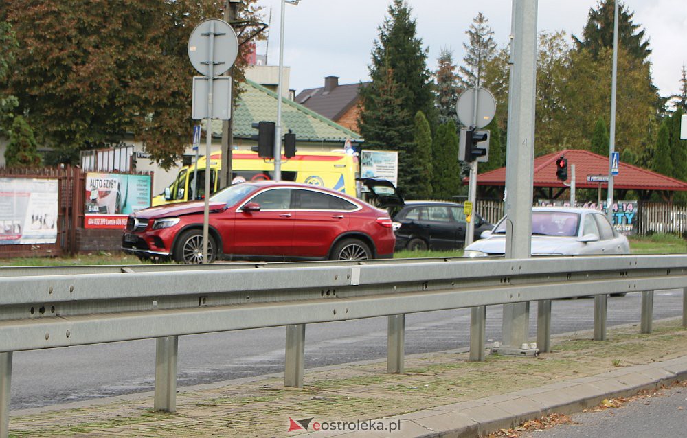 Wypadek na skrzyżowaniu Alei Wojska Polskiego z Witosa [19.10.2020] - zdjęcie #2 - eOstroleka.pl
