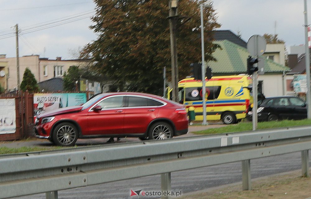Wypadek na skrzyżowaniu Alei Wojska Polskiego z Witosa [19.10.2020] - zdjęcie #3 - eOstroleka.pl