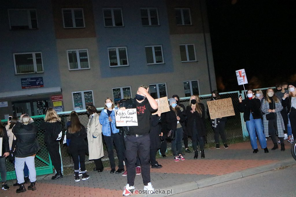 Ogólnopolski Strajk Kobiet w Ostrołęce [24.10.2020] - zdjęcie #82 - eOstroleka.pl