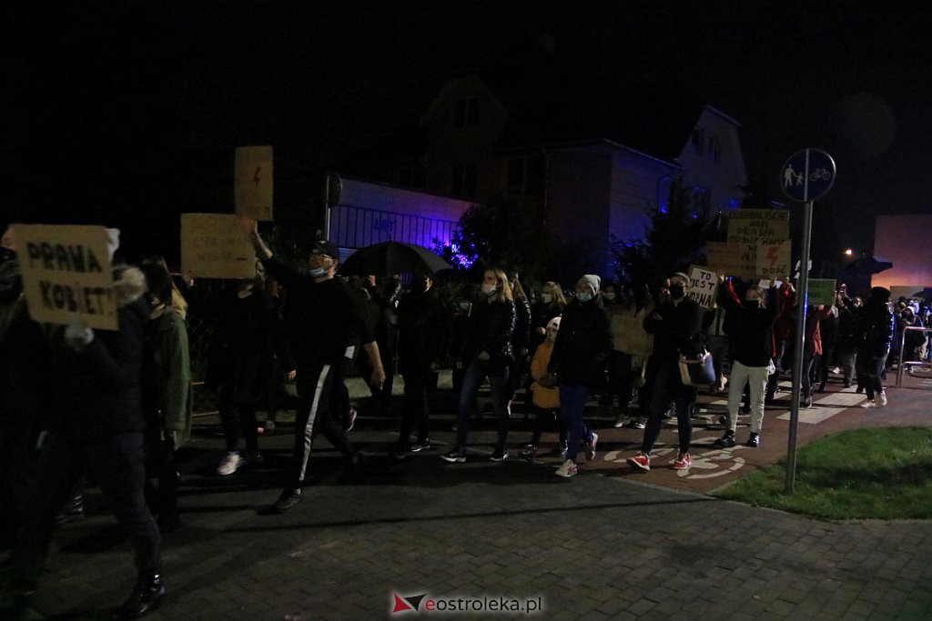 Protest Kobiet w Ostrołęce [25.10.2020] - zdjęcie #5 - eOstroleka.pl