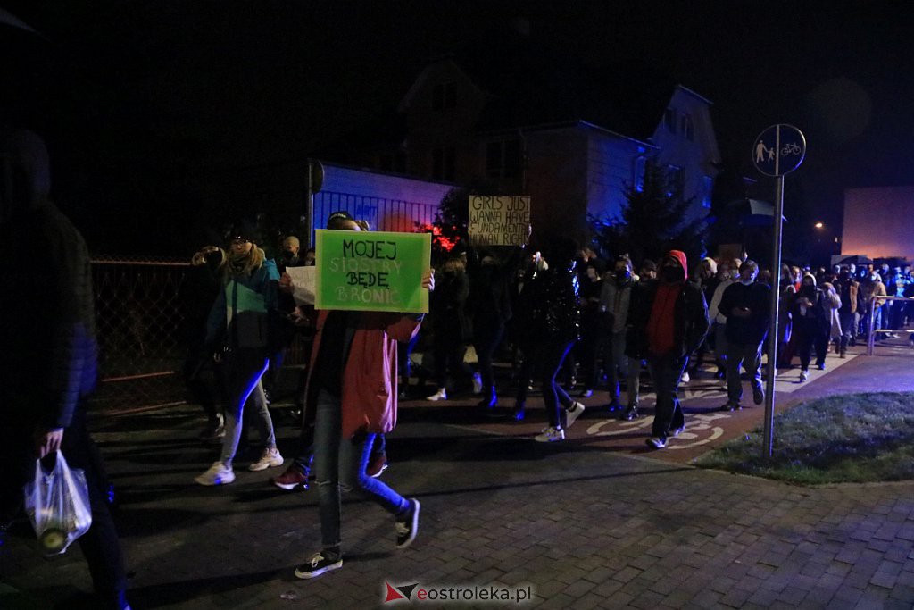 Protest Kobiet w Ostrołęce [25.10.2020] - zdjęcie #10 - eOstroleka.pl