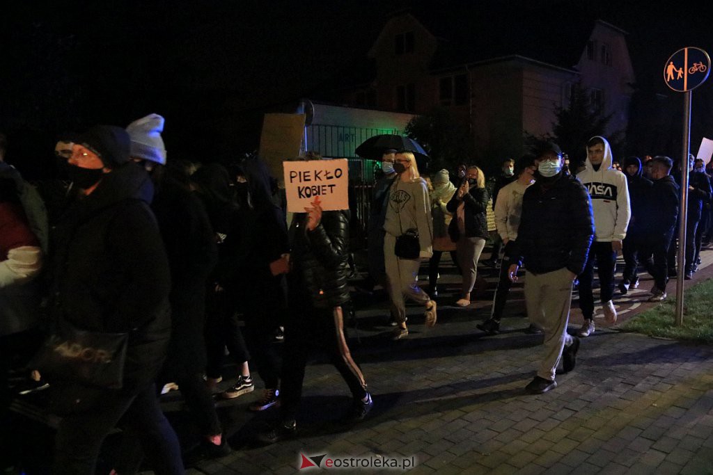 Protest Kobiet w Ostrołęce [25.10.2020] - zdjęcie #22 - eOstroleka.pl