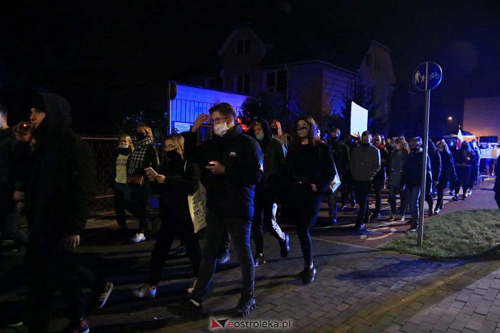 Protest Kobiet w Ostrołęce [25.10.2020] - zdjęcie #23 - eOstroleka.pl
