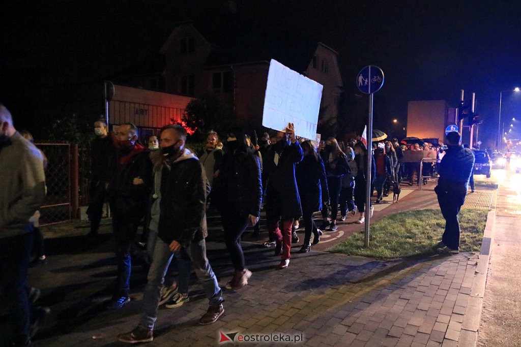Protest Kobiet w Ostrołęce [25.10.2020] - zdjęcie #25 - eOstroleka.pl