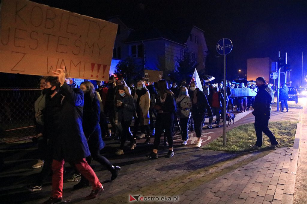 Protest Kobiet w Ostrołęce [25.10.2020] - zdjęcie #26 - eOstroleka.pl