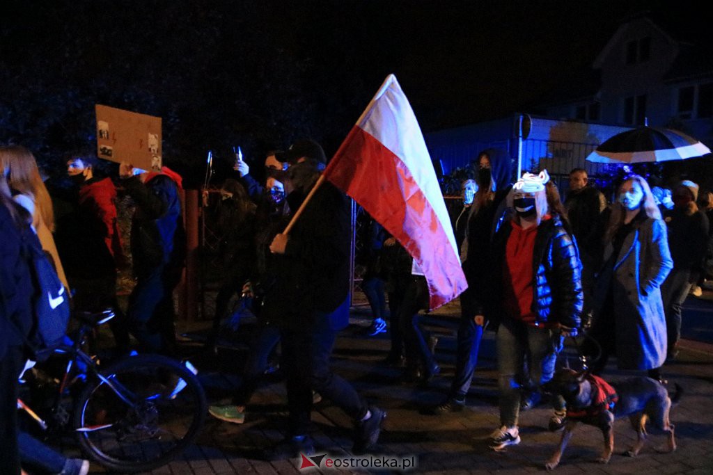 Protest Kobiet w Ostrołęce [25.10.2020] - zdjęcie #29 - eOstroleka.pl