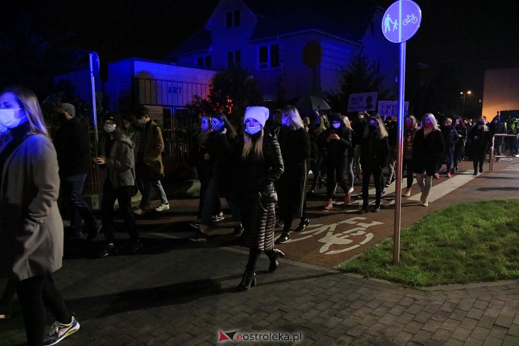 Protest Kobiet w Ostrołęce [25.10.2020] - zdjęcie #40 - eOstroleka.pl