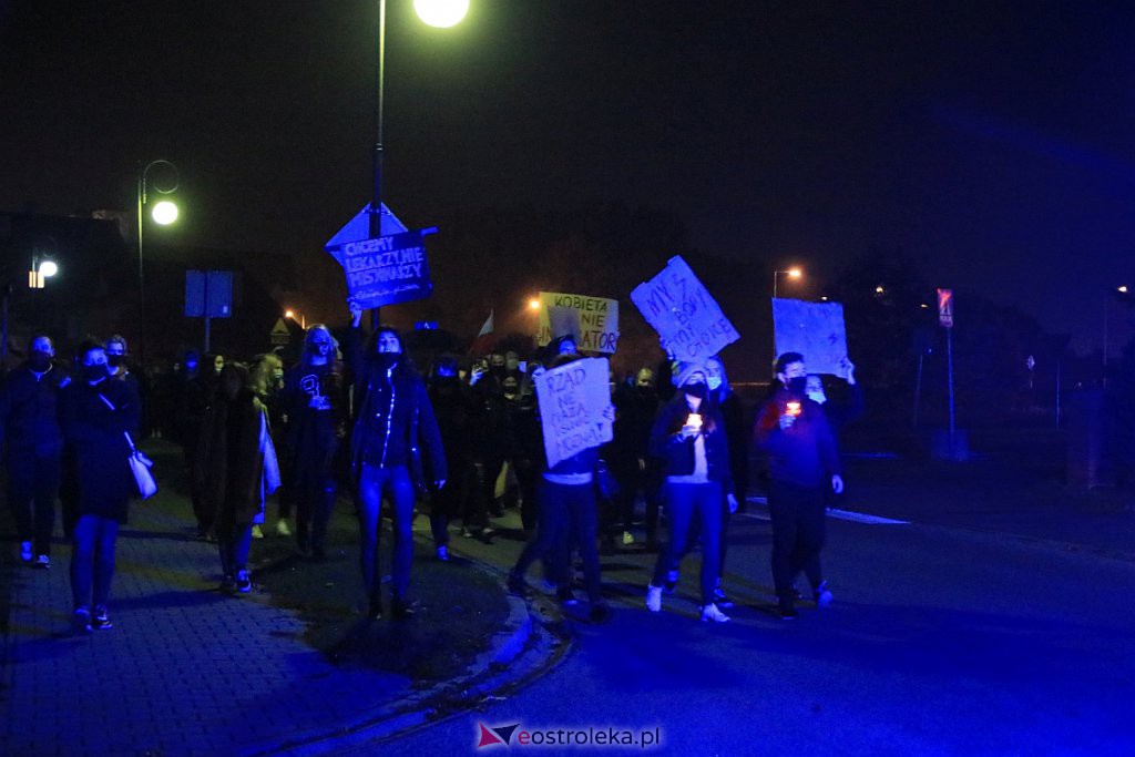 Protest Kobiet w Ostrołęce [25.10.2020] - zdjęcie #49 - eOstroleka.pl