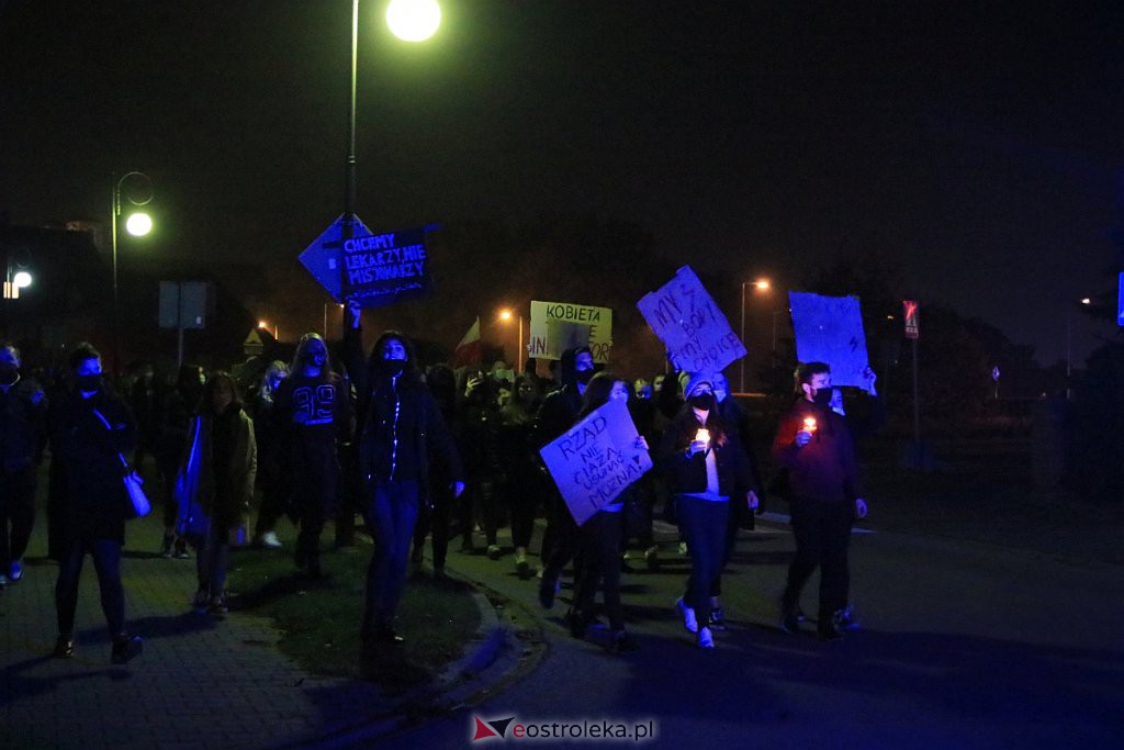 Protest Kobiet w Ostrołęce [25.10.2020] - zdjęcie #50 - eOstroleka.pl