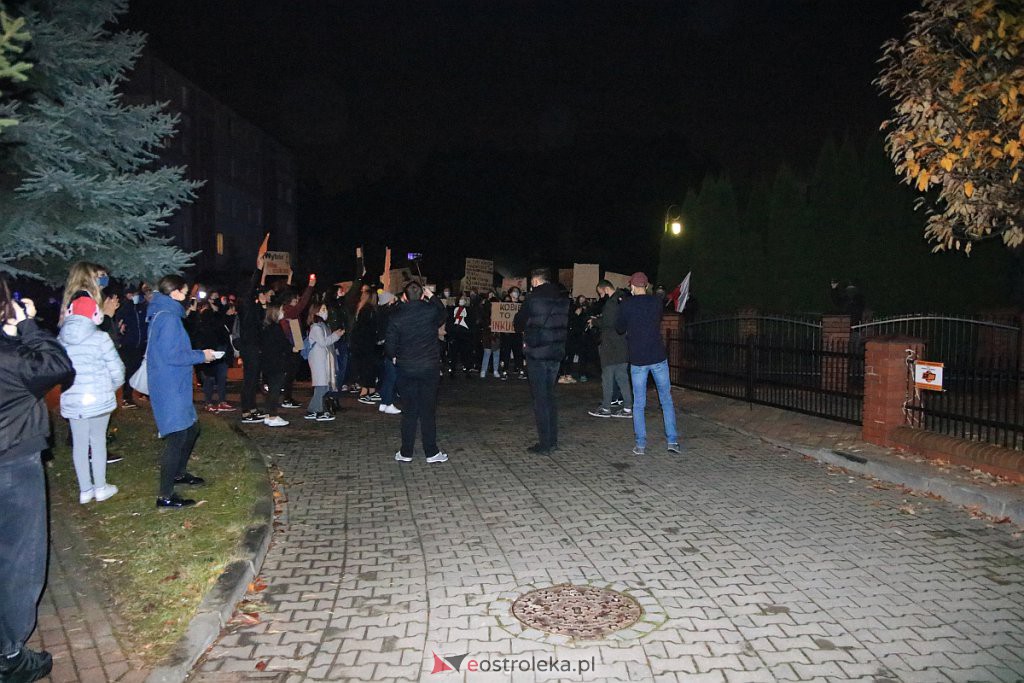 Protest Kobiet w Ostrołęce [25.10.2020] - zdjęcie #59 - eOstroleka.pl