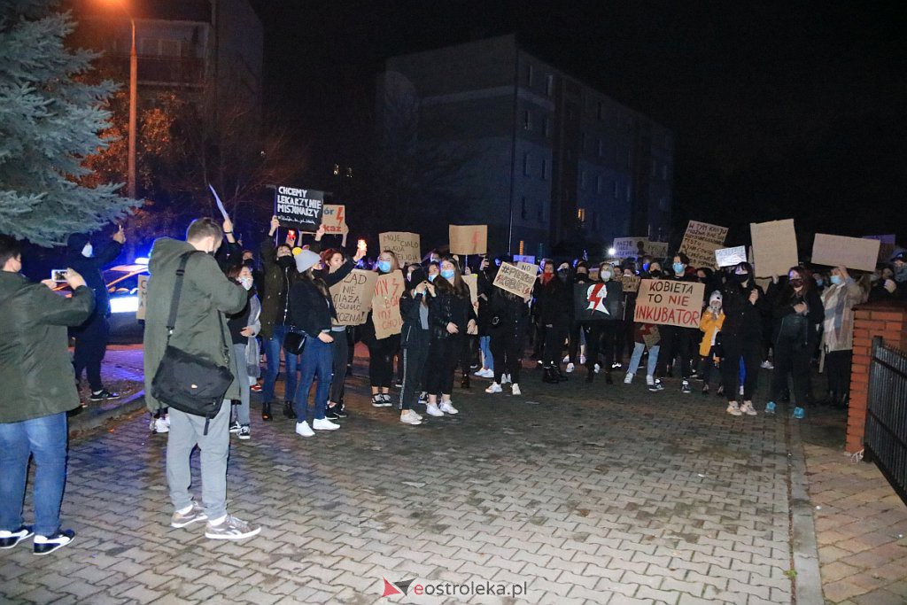 Protest Kobiet w Ostrołęce [25.10.2020] - zdjęcie #62 - eOstroleka.pl