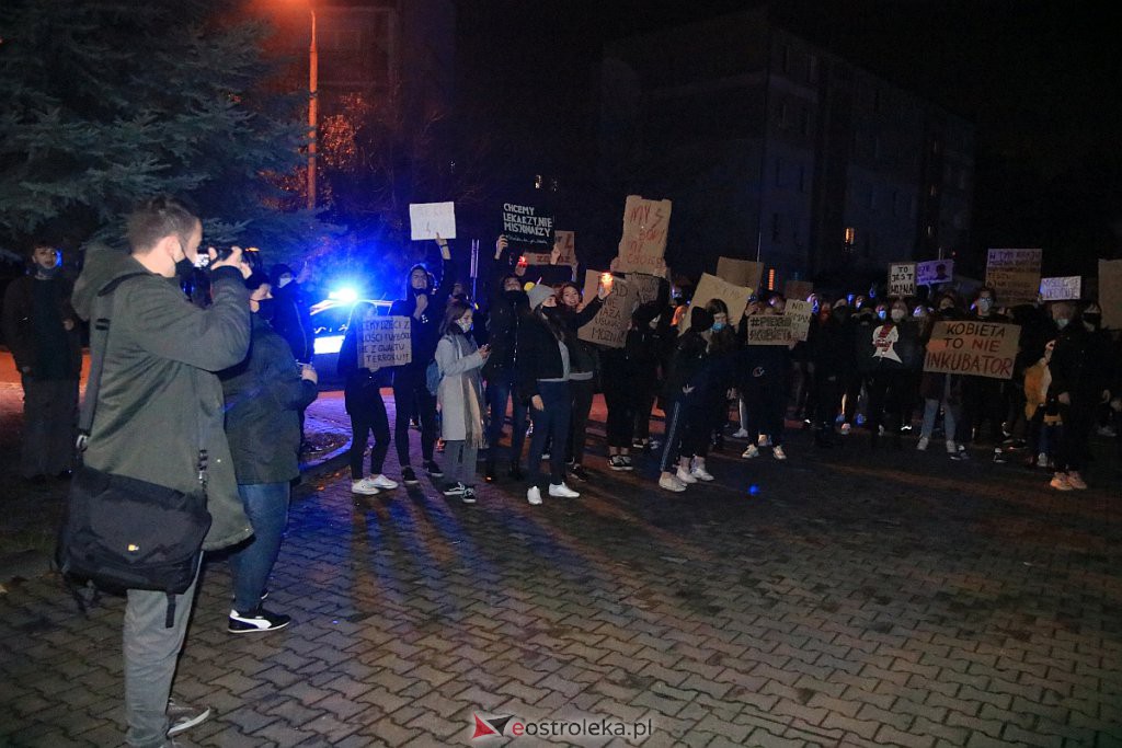 Protest Kobiet w Ostrołęce [25.10.2020] - zdjęcie #64 - eOstroleka.pl