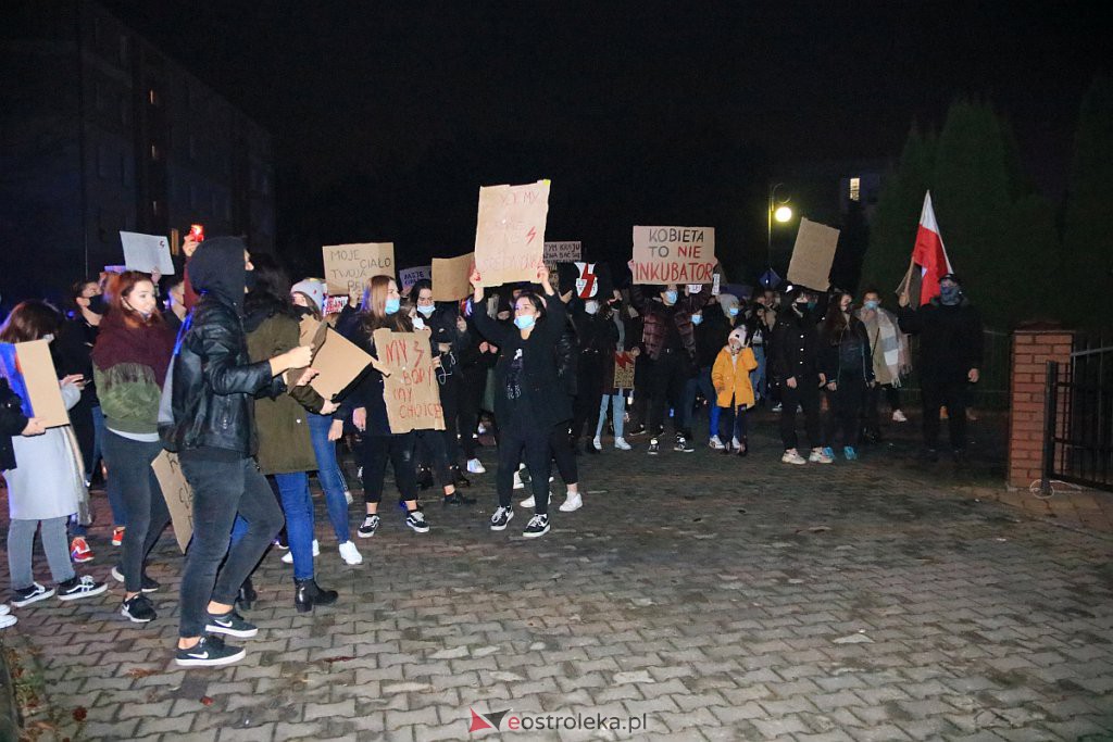 Protest Kobiet w Ostrołęce [25.10.2020] - zdjęcie #66 - eOstroleka.pl