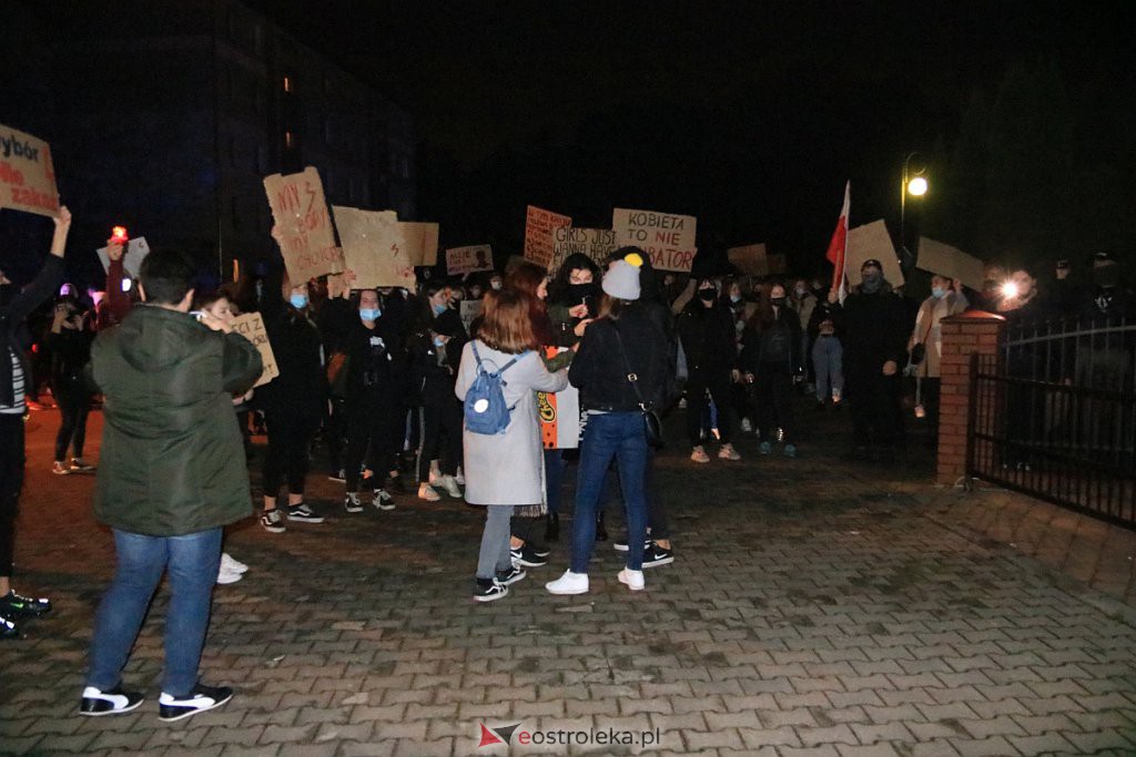 Protest Kobiet w Ostrołęce [25.10.2020] - zdjęcie #72 - eOstroleka.pl