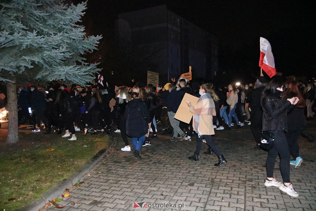 Protest Kobiet w Ostrołęce [25.10.2020] - zdjęcie #80 - eOstroleka.pl
