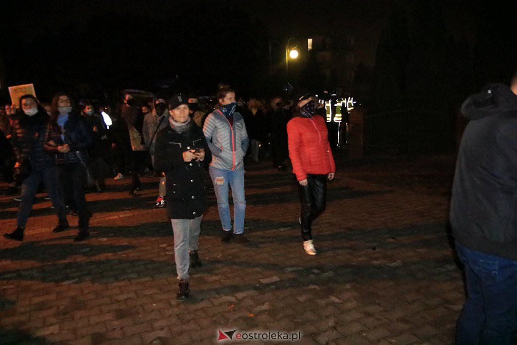 Protest Kobiet w Ostrołęce [25.10.2020] - zdjęcie #81 - eOstroleka.pl