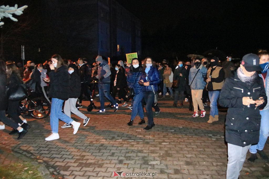 Protest Kobiet w Ostrołęce [25.10.2020] - zdjęcie #80 - eOstroleka.pl