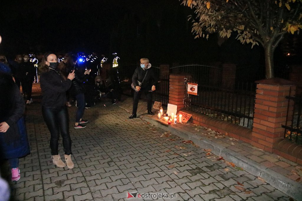 Protest Kobiet w Ostrołęce [25.10.2020] - zdjęcie #77 - eOstroleka.pl