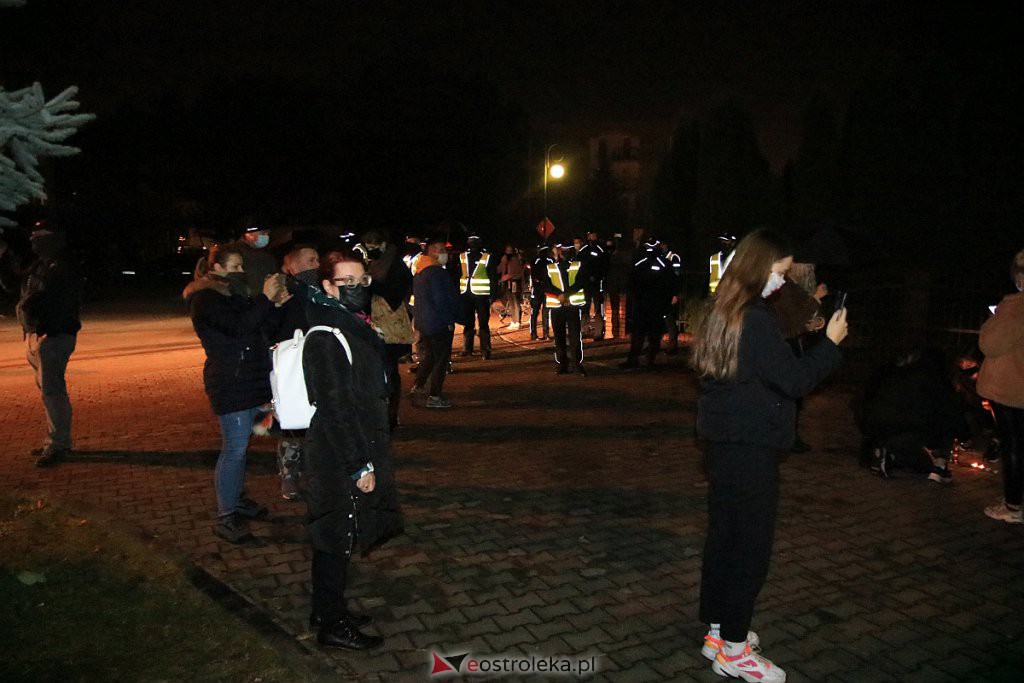Protest Kobiet w Ostrołęce [25.10.2020] - zdjęcie #76 - eOstroleka.pl