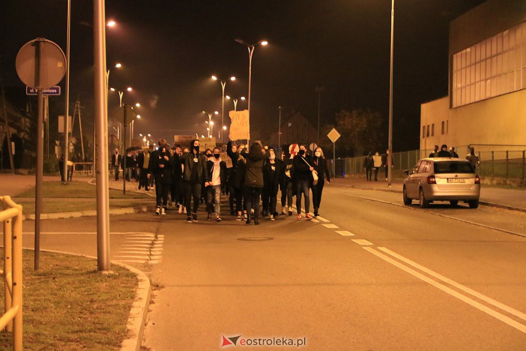 Protest Kobiet w Ostrołęce [25.10.2020] - zdjęcie #73 - eOstroleka.pl