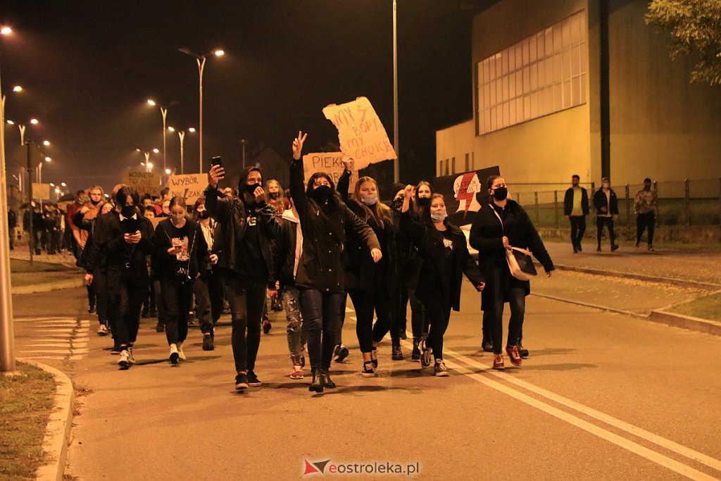 Protest Kobiet w Ostrołęce [25.10.2020] - zdjęcie #71 - eOstroleka.pl