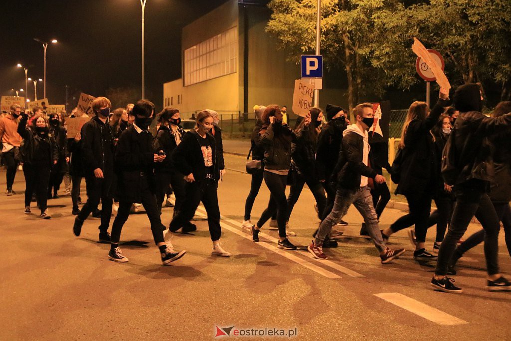 Protest Kobiet w Ostrołęce [25.10.2020] - zdjęcie #69 - eOstroleka.pl