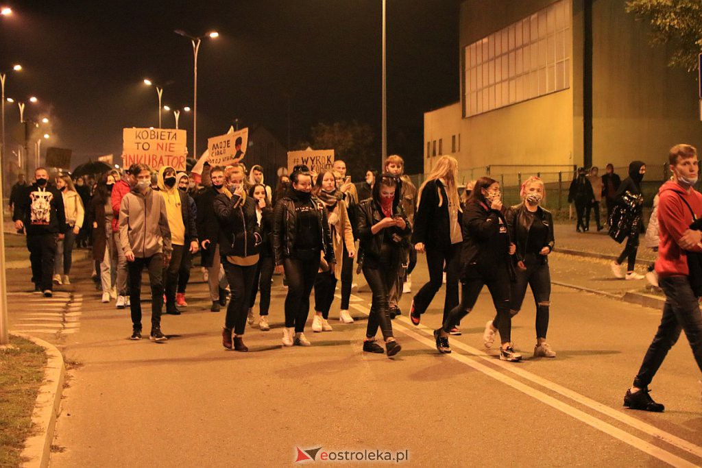 Protest Kobiet w Ostrołęce [25.10.2020] - zdjęcie #101 - eOstroleka.pl