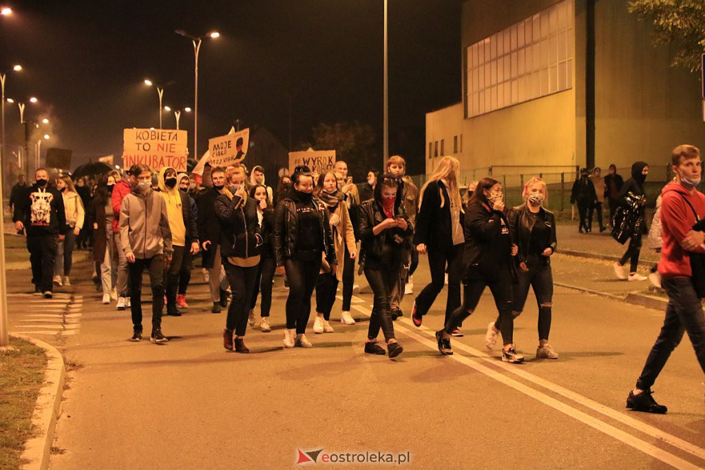 Protest Kobiet w Ostrołęce [25.10.2020] - zdjęcie #64 - eOstroleka.pl