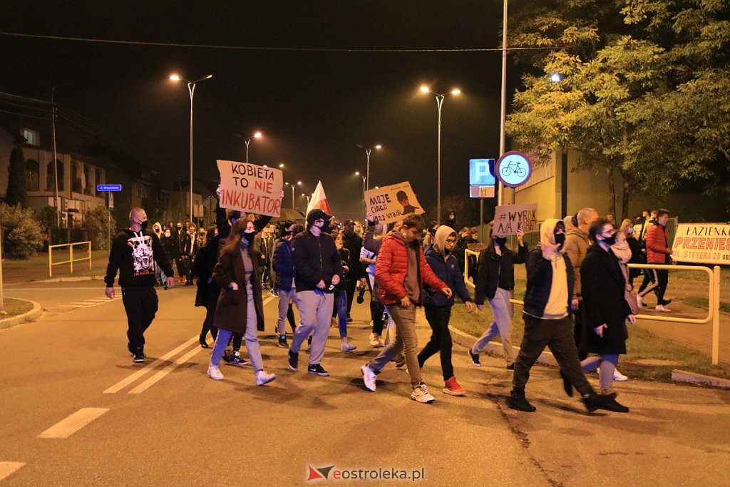 Protest Kobiet w Ostrołęce [25.10.2020] - zdjęcie #105 - eOstroleka.pl