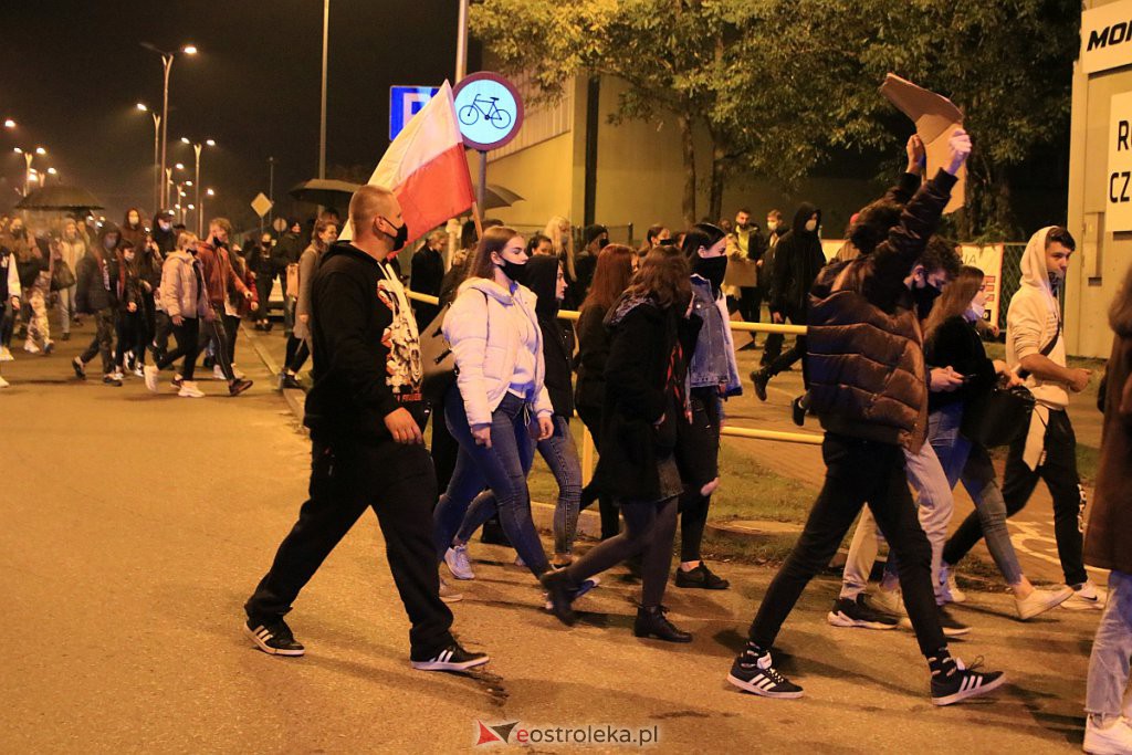Protest Kobiet w Ostrołęce [25.10.2020] - zdjęcie #57 - eOstroleka.pl