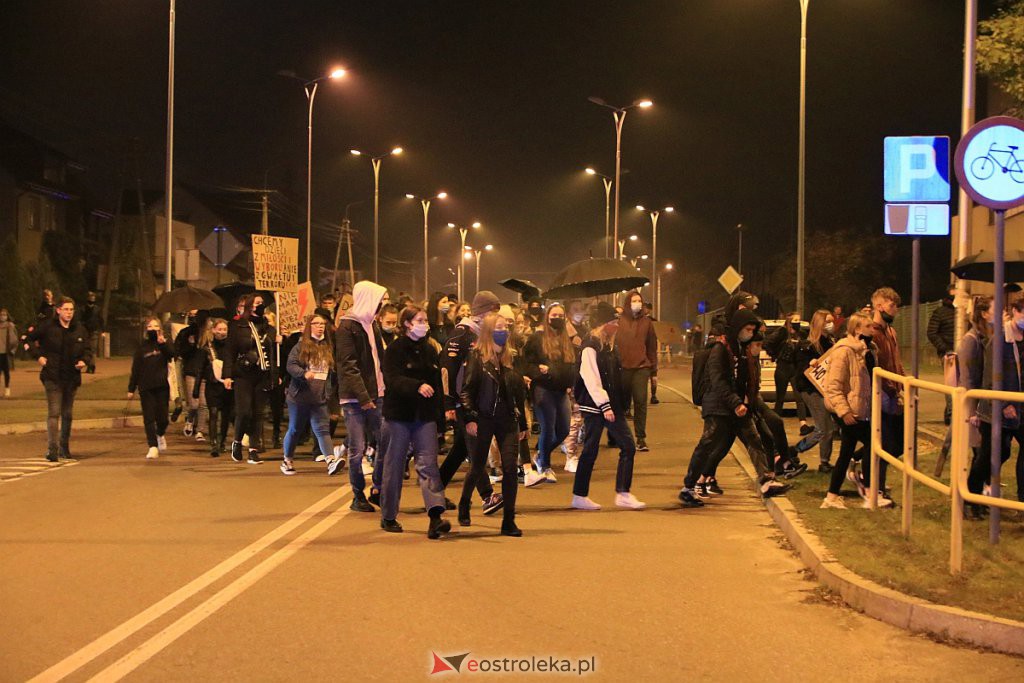 Protest Kobiet w Ostrołęce [25.10.2020] - zdjęcie #56 - eOstroleka.pl