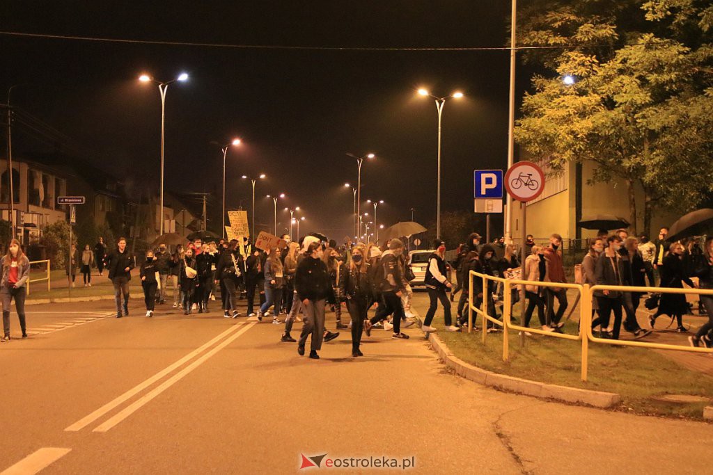 Protest Kobiet w Ostrołęce [25.10.2020] - zdjęcie #55 - eOstroleka.pl