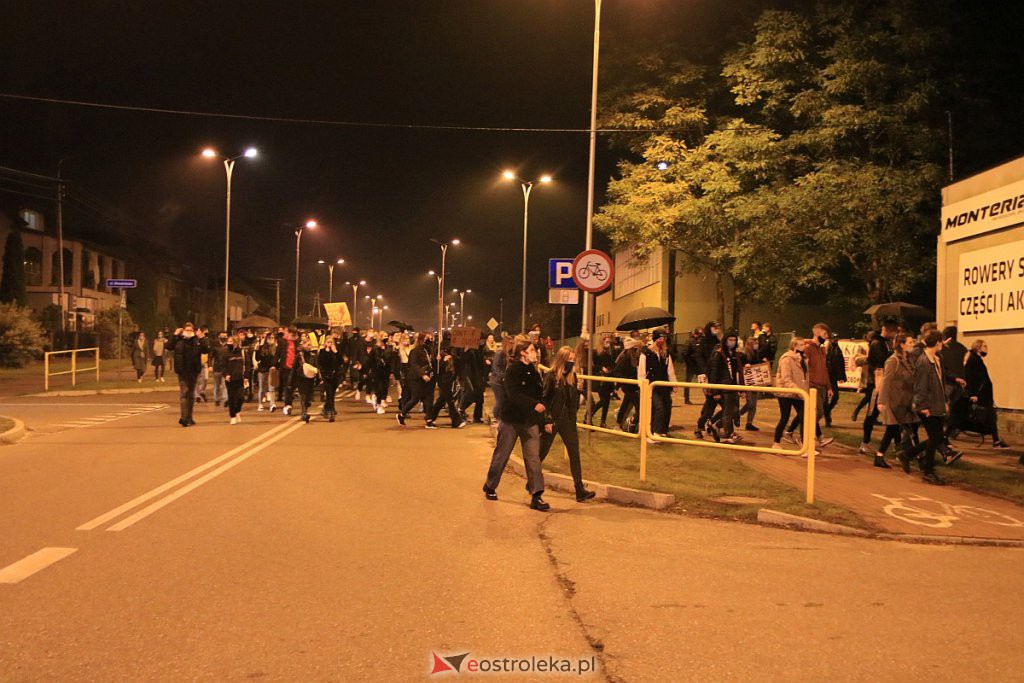 Protest Kobiet w Ostrołęce [25.10.2020] - zdjęcie #54 - eOstroleka.pl