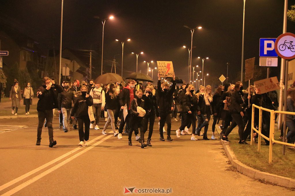 Protest Kobiet w Ostrołęce [25.10.2020] - zdjęcie #112 - eOstroleka.pl