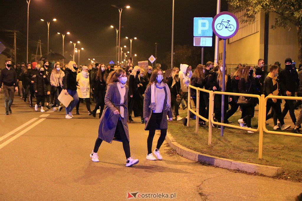 Protest Kobiet w Ostrołęce [25.10.2020] - zdjęcie #48 - eOstroleka.pl