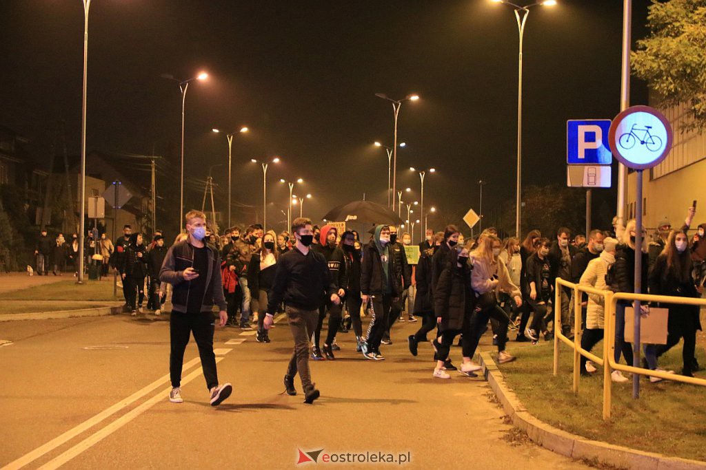 Protest Kobiet w Ostrołęce [25.10.2020] - zdjęcie #47 - eOstroleka.pl