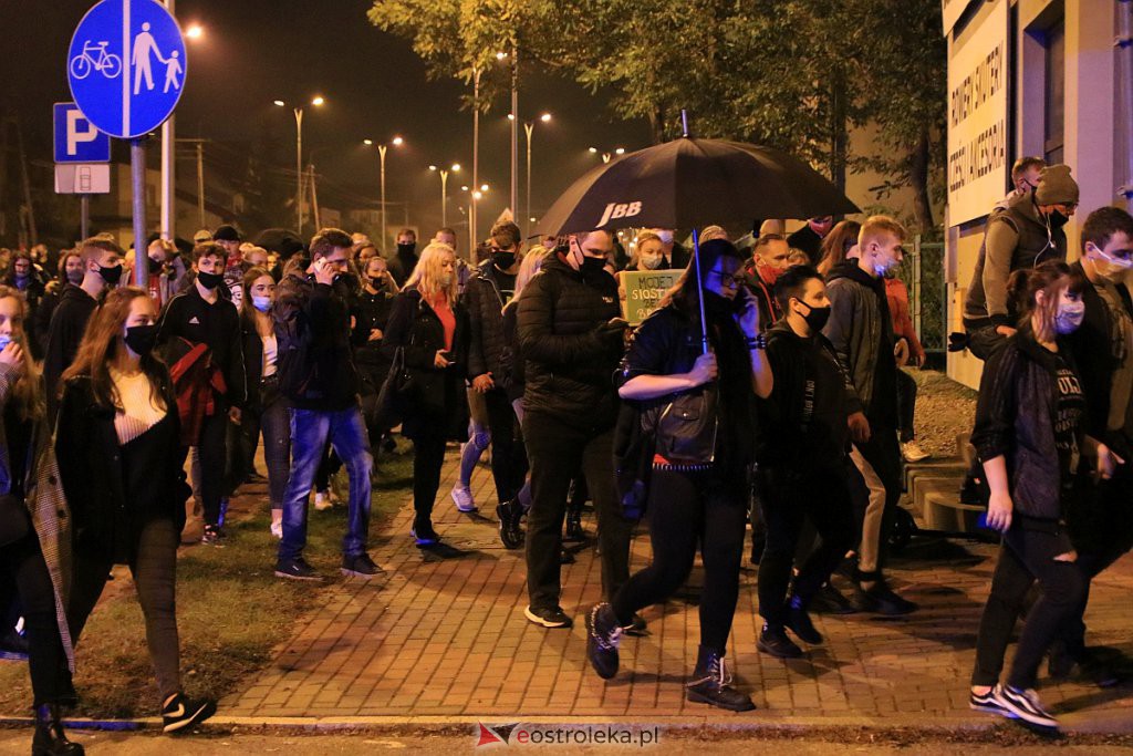 Protest Kobiet w Ostrołęce [25.10.2020] - zdjęcie #44 - eOstroleka.pl