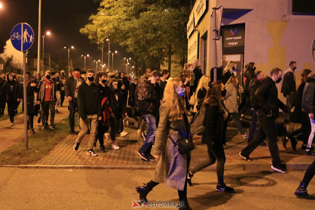 Protest Kobiet w Ostrołęce [25.10.2020] - zdjęcie #43 - eOstroleka.pl