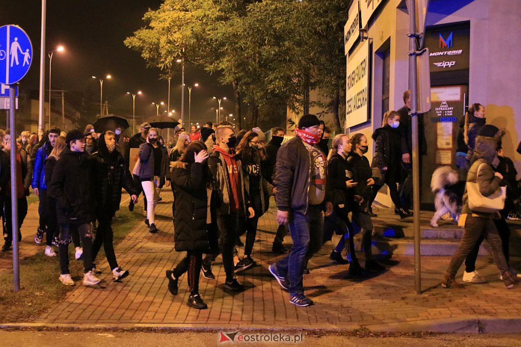 Protest Kobiet w Ostrołęce [25.10.2020] - zdjęcie #41 - eOstroleka.pl