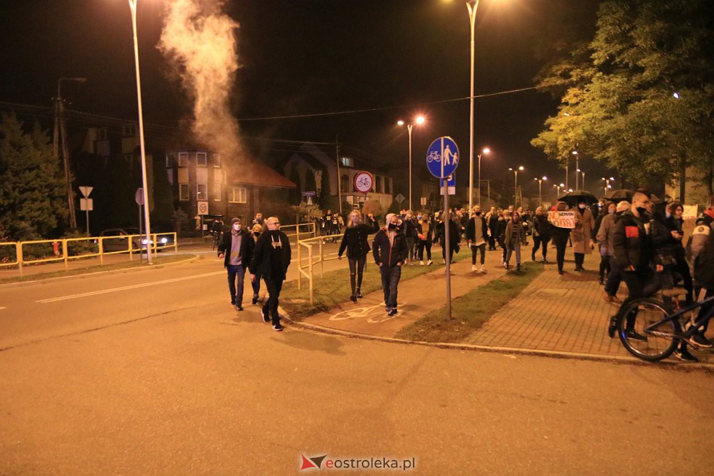 Protest Kobiet w Ostrołęce [25.10.2020] - zdjęcie #127 - eOstroleka.pl