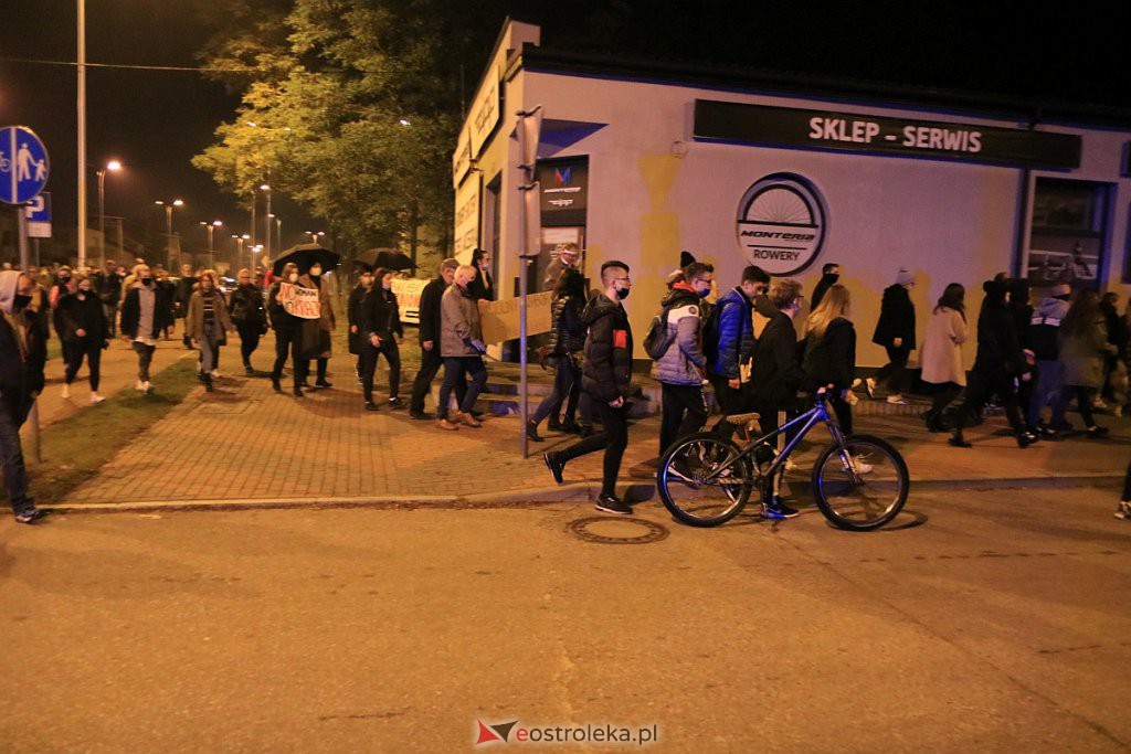 Protest Kobiet w Ostrołęce [25.10.2020] - zdjęcie #35 - eOstroleka.pl