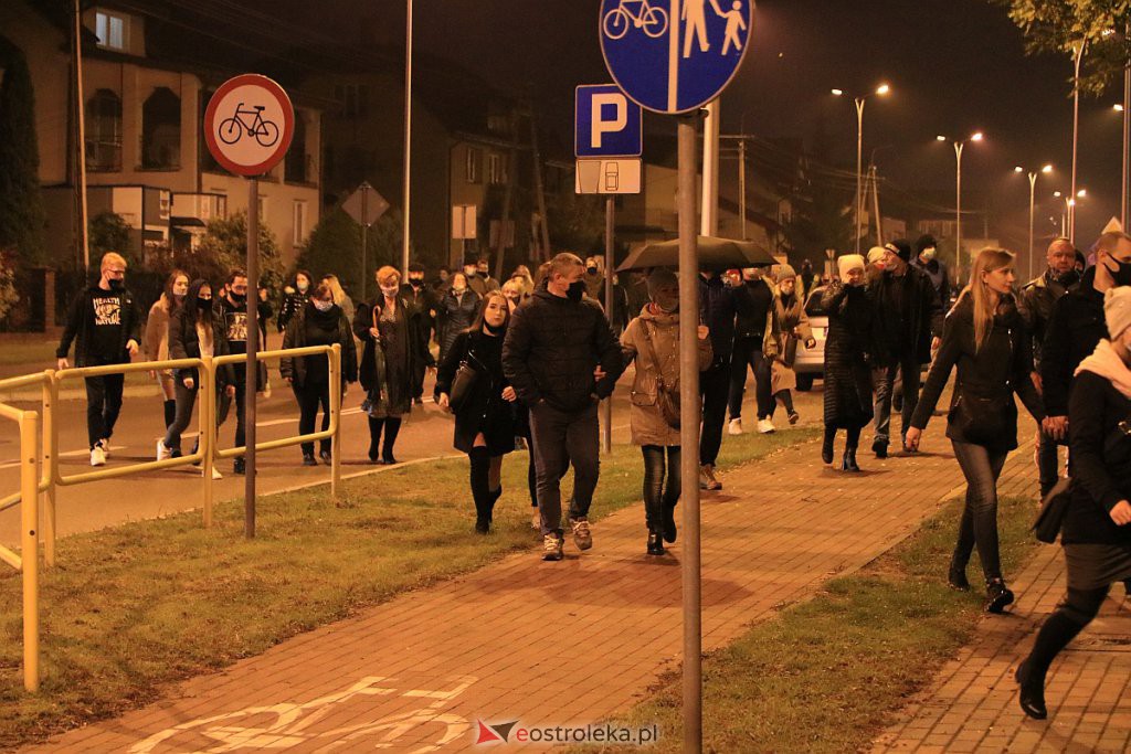 Protest Kobiet w Ostrołęce [25.10.2020] - zdjęcie #31 - eOstroleka.pl