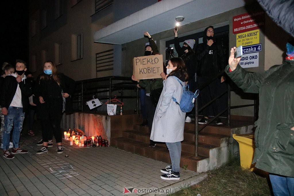 Protest Kobiet w Ostrołęce [25.10.2020] - zdjęcie #29 - eOstroleka.pl