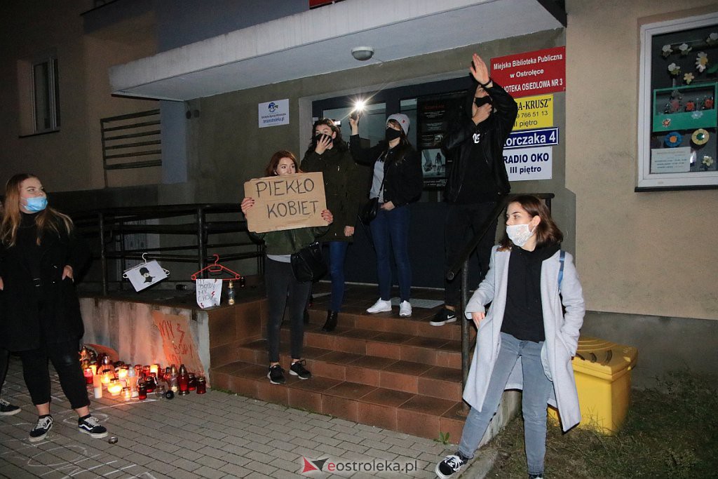 Protest Kobiet w Ostrołęce [25.10.2020] - zdjęcie #27 - eOstroleka.pl
